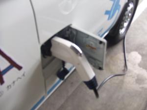 宇和島市庁舎の電気自動車充電口の写真