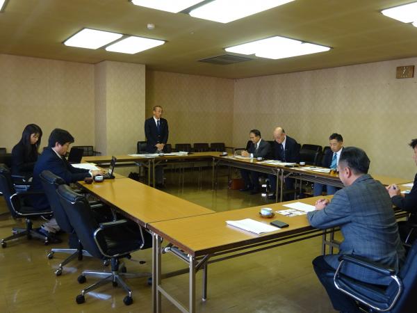 新潟県柏崎市議会　行政視察の様子