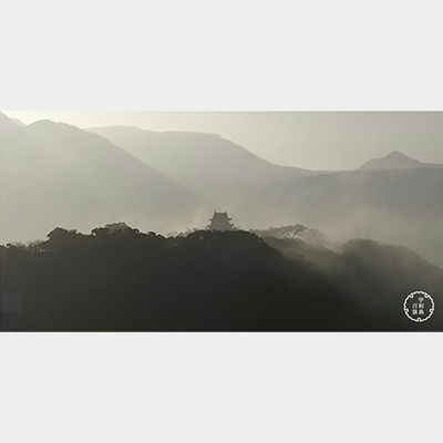 『朝霧に浮かぶ宇和島城』の画像