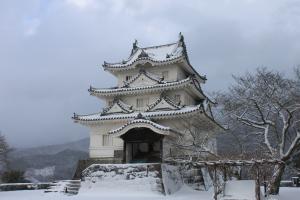 雪化粧をした天守