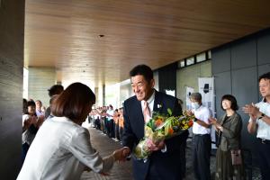 岡原市長（３期目）初登庁の様子