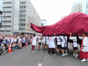 仙台・青葉まつりでの牛鬼