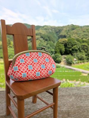 横ひねりポーチ