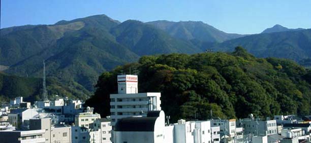 市役所から見た黒岩山