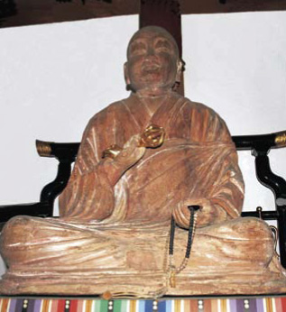 木造弘法大師坐像