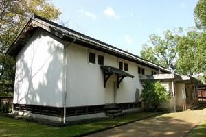 城山郷土館（旧山里倉庫）